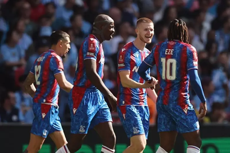 مدرب كريستال بالاس يوضح موقفه من الرحيل في نهاية الموسم بسبب توتنهام